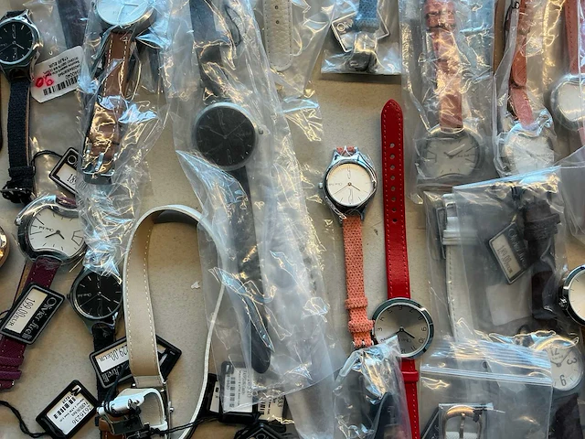 75 diverse horloges olivier strelli - afbeelding 14 van  17