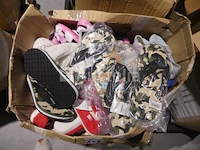 75 veelkleurige strandschoenen - afbeelding 1 van  9