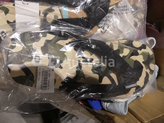 75 veelkleurige strandschoenen - afbeelding 3 van  9