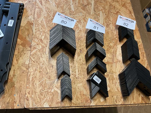 76 zwarte hoek verbinders - afbeelding 1 van  5