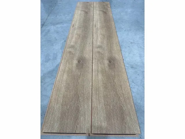 76,68 m² laminaatvloer 8mm - afbeelding 1 van  3