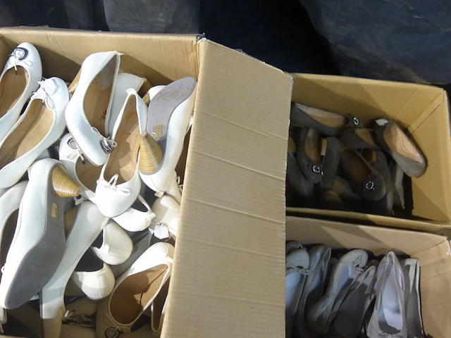 76x diverse schoenen - afbeelding 8 van  10