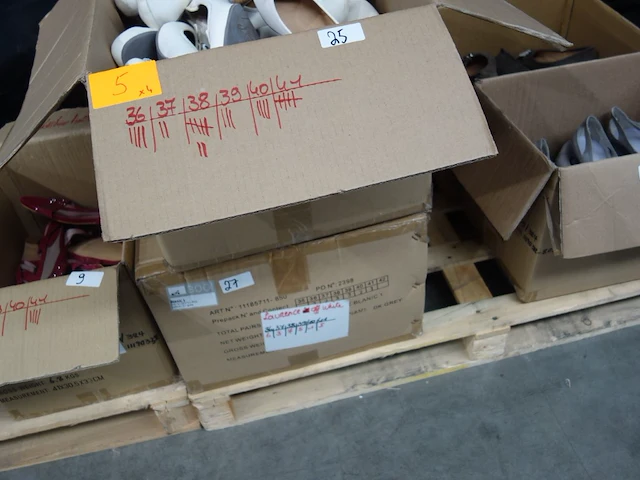 76x diverse schoenen - afbeelding 9 van  10