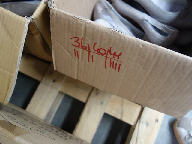 76x diverse schoenen - afbeelding 10 van  10