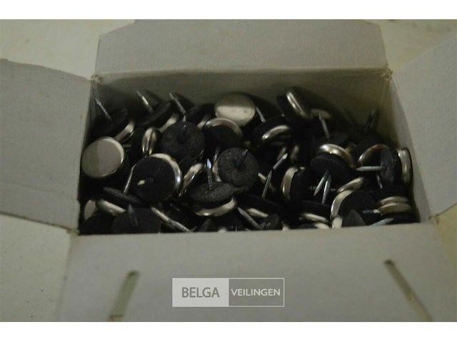 ±78 doosjes nagels voor stoelbekleding - afbeelding 3 van  3