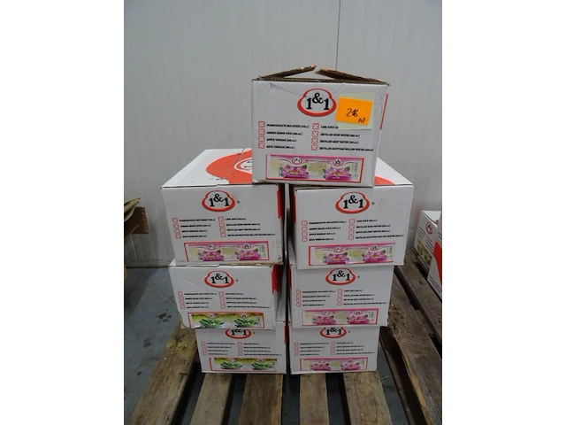 7x doos distilled water - afbeelding 1 van  6