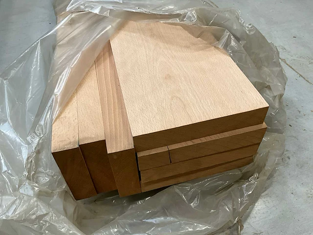 7x geschaafd roodbeukenhout 310cm - afbeelding 1 van  2