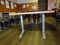 7x houten tafel vv metalen voet