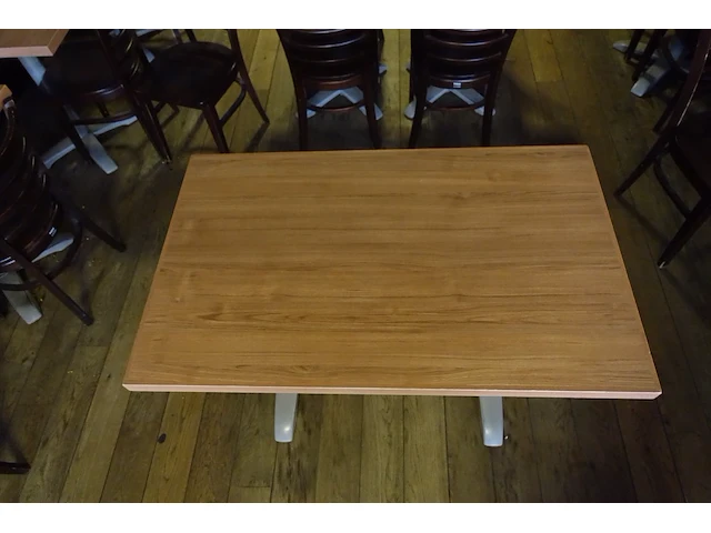 7x houten tafel vv metalen voet - afbeelding 2 van  3
