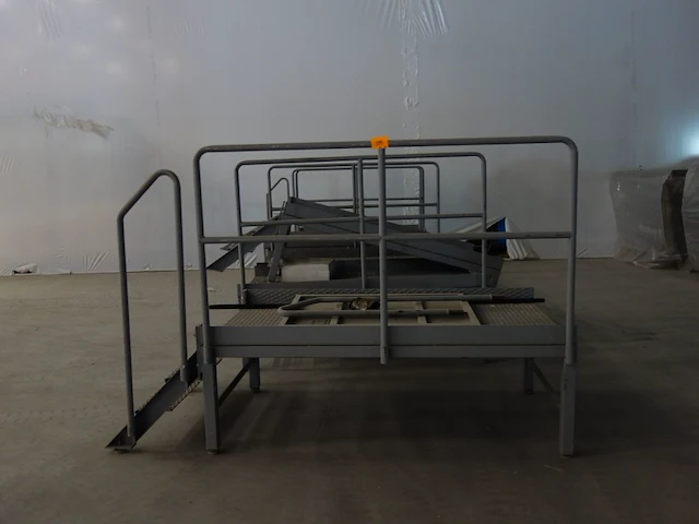 7x metalen platform - afbeelding 1 van  3