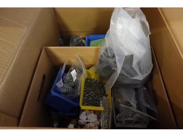 7x pallet diverse onderdelen laadpaalproductie - afbeelding 3 van  15