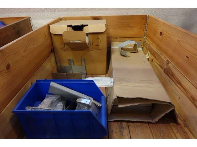 7x pallet diverse onderdelen laadpaalproductie - afbeelding 5 van  15