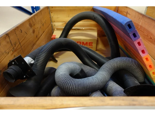 7x pallet diverse onderdelen laadpaalproductie - afbeelding 7 van  15