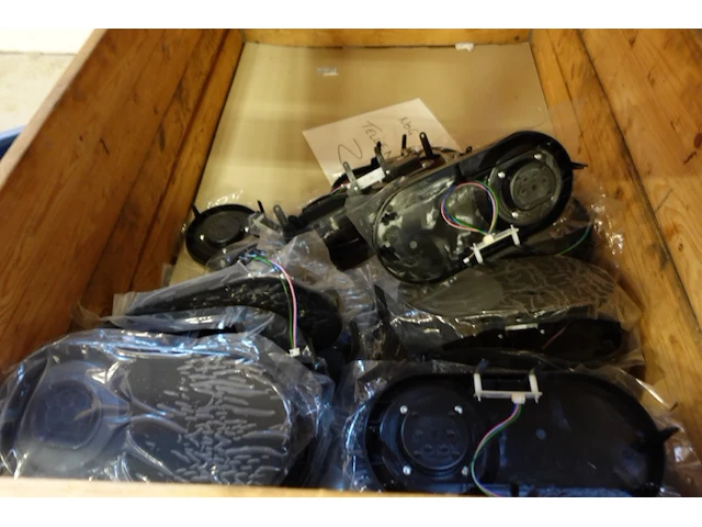 7x pallet diverse onderdelen laadpaalproductie - afbeelding 8 van  15