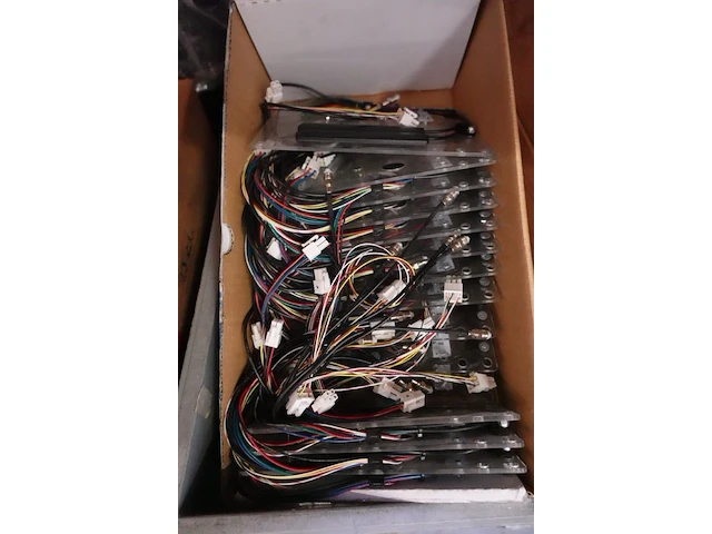 7x pallet diverse onderdelen laadpaalproductie - afbeelding 12 van  15