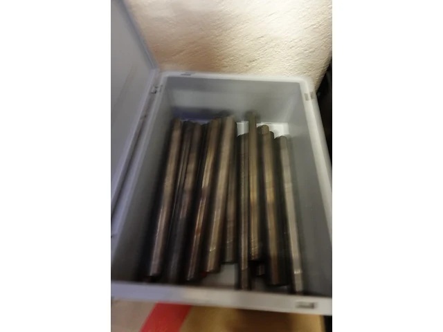 7x pallet diverse onderdelen laadpaalproductie - afbeelding 13 van  15