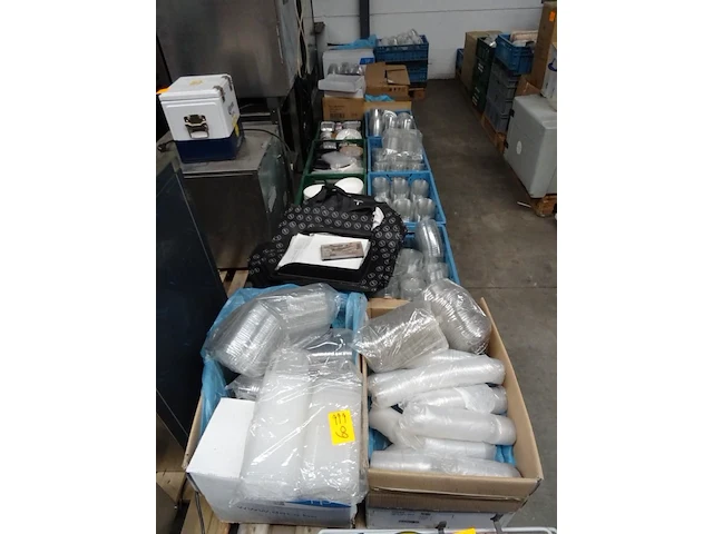 7x pallet diverse verpakkingen - afbeelding 1 van  16