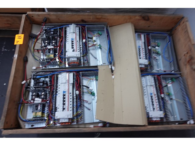 7x pallet elektrische onderdelen laadpaalproductie - afbeelding 5 van  12