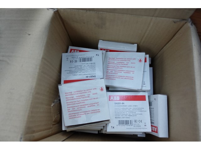 7x pallet elektrische onderdelen laadpaalproductie - afbeelding 7 van  12