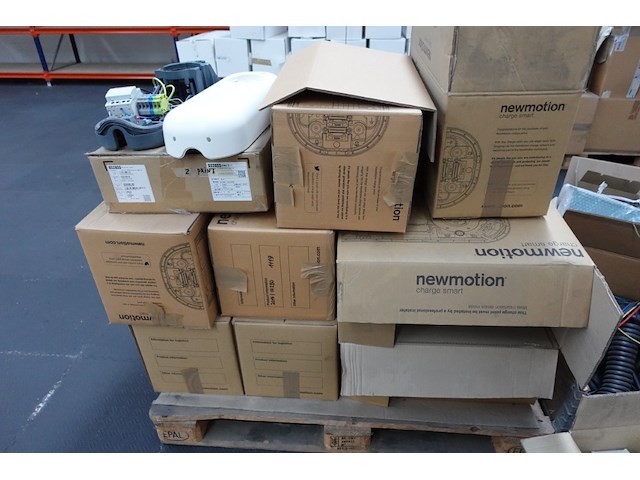 7x pallet elektrische onderdelen laadpaalproductie - afbeelding 8 van  12