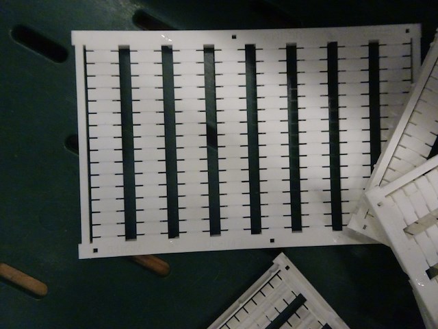 7x stapelbare kunststof bak + inhoud - afbeelding 3 van  11