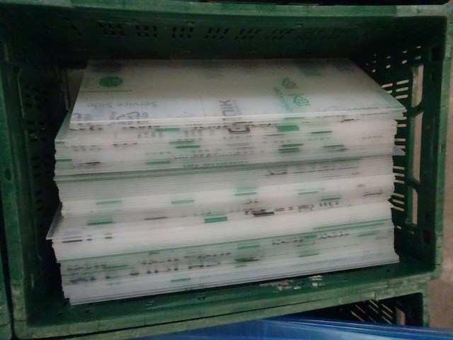 7x stapelbare kunststof bak + inhoud - afbeelding 8 van  11