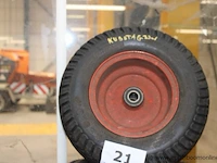 8 banden voor gebruik met kubota - afbeelding 2 van  2