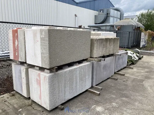 8 betonnen stapblokken - afbeelding 1 van  2