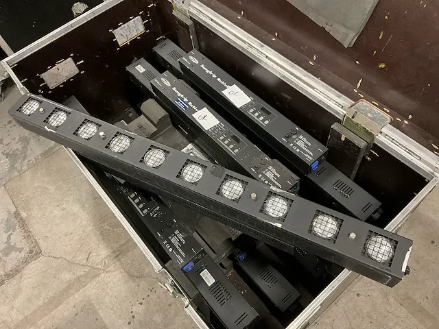 8 blinders showtec sunstrip active - afbeelding 1 van  7