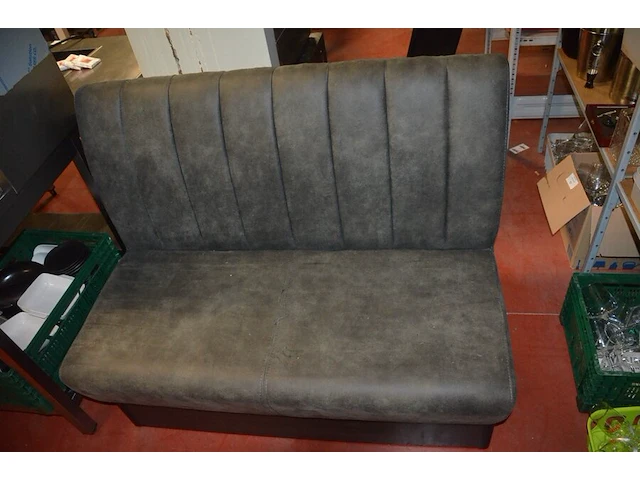 8 bruin fineerhouten bistro tafels 70x70cm , 11 moderne kuipstoelen grijze stoffen zit en rug , 5 moderne kuipstoelen bruin stoffen zit en rug , moderne grijze stoffen muurbank (6,8,9,10) - afbeelding 2 van  18