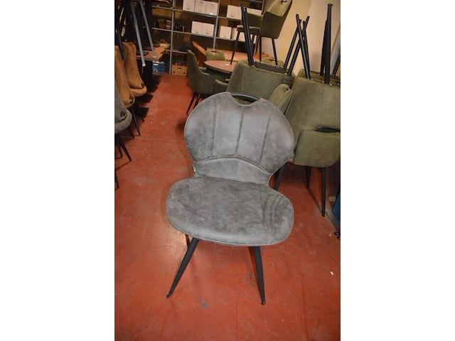 8 bruin fineerhouten bistro tafels 70x70cm , 11 moderne kuipstoelen grijze stoffen zit en rug , 5 moderne kuipstoelen bruin stoffen zit en rug , moderne grijze stoffen muurbank (6,8,9,10) - afbeelding 5 van  18