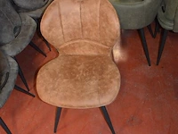 8 bruin fineerhouten bistro tafels 70x70cm , 11 moderne kuipstoelen grijze stoffen zit en rug , 5 moderne kuipstoelen bruin stoffen zit en rug , moderne grijze stoffen muurbank (6,8,9,10) - afbeelding 9 van  18
