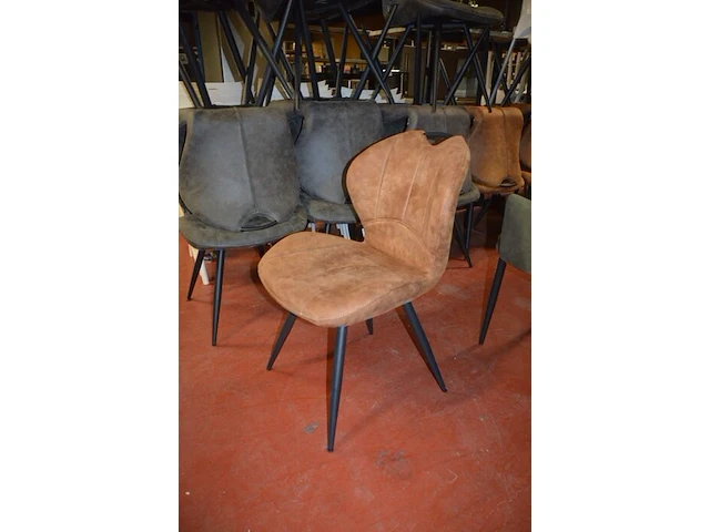 8 bruin fineerhouten bistro tafels 70x70cm , 11 moderne kuipstoelen grijze stoffen zit en rug , 5 moderne kuipstoelen bruin stoffen zit en rug , moderne grijze stoffen muurbank (6,8,9,10) - afbeelding 10 van  18