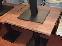 8 bruin fineerhouten bistro tafels 70x70cm , 11 moderne kuipstoelen grijze stoffen zit en rug , 5 moderne kuipstoelen bruin stoffen zit en rug , moderne grijze stoffen muurbank (6,8,9,10) - afbeelding 15 van  18