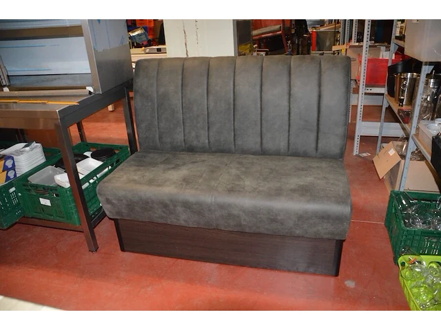 8 bruin fineerhouten bistro tafels 70x70cm , 11 moderne kuipstoelen grijze stoffen zit en rug , 5 moderne kuipstoelen bruin stoffen zit en rug , moderne grijze stoffen muurbank (6,8,9,10) - afbeelding 17 van  18