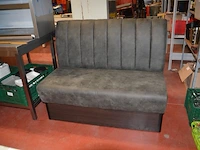 8 bruin fineerhouten bistro tafels 70x70cm , 11 moderne kuipstoelen grijze stoffen zit en rug , 5 moderne kuipstoelen bruin stoffen zit en rug , moderne grijze stoffen muurbank (6,8,9,10) - afbeelding 17 van  18