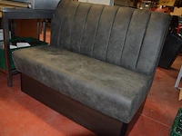 8 bruin fineerhouten bistro tafels 70x70cm , 11 moderne kuipstoelen grijze stoffen zit en rug , 5 moderne kuipstoelen bruin stoffen zit en rug , moderne grijze stoffen muurbank (6,8,9,10) - afbeelding 18 van  18