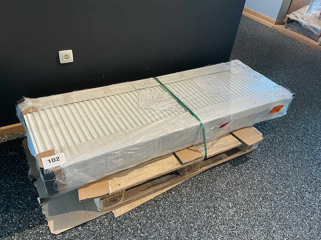 8-connections 1800-600/33 radiator - afbeelding 1 van  3