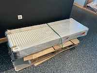 8-connections 1800-600/33 radiator - afbeelding 1 van  3