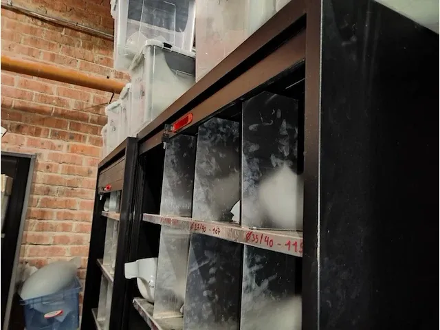 8 div metalen dossierkasten met inhoud - afbeelding 4 van  13