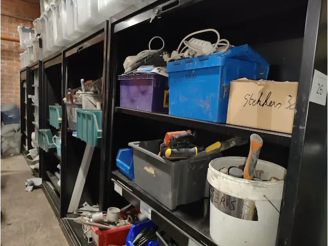 8 div metalen dossierkasten met inhoud - afbeelding 1 van  13