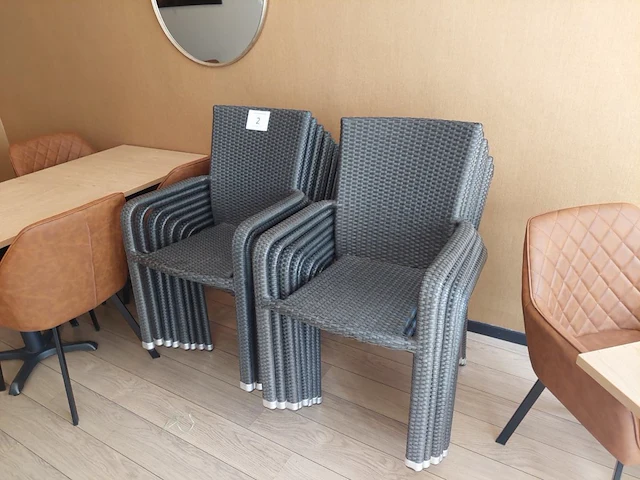 8 div teak tafels + 16 rotan stoelen - afbeelding 2 van  8