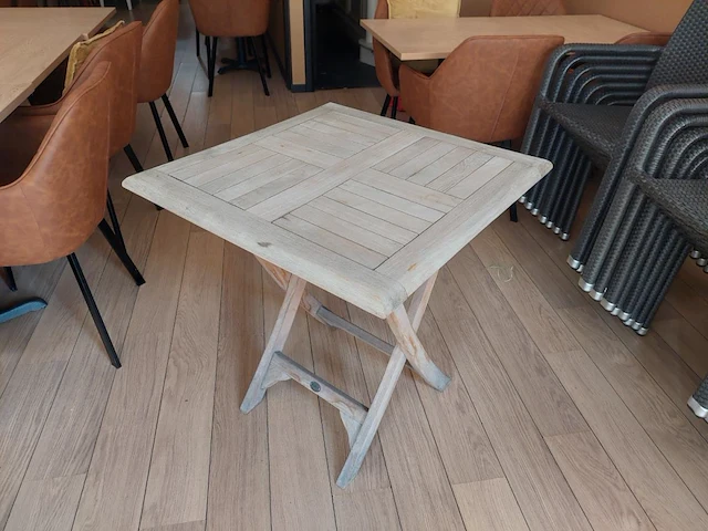 8 div teak tafels + 16 rotan stoelen - afbeelding 3 van  8
