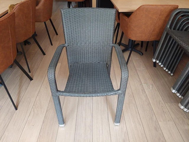 8 div teak tafels + 16 rotan stoelen - afbeelding 6 van  8