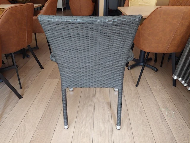 8 div teak tafels + 16 rotan stoelen - afbeelding 8 van  8