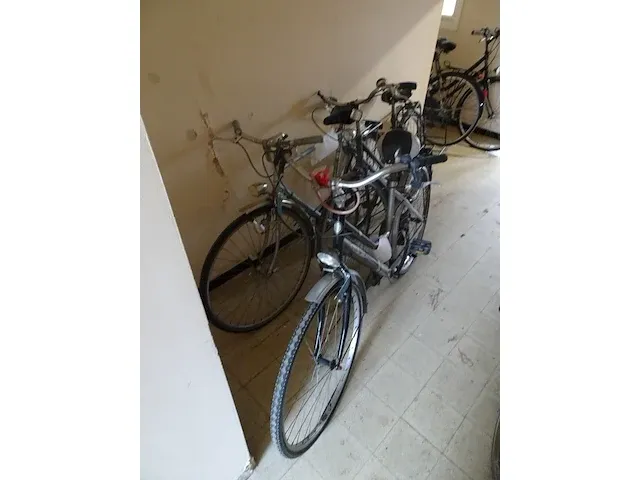 8 diverse fietsen - afbeelding 2 van  5