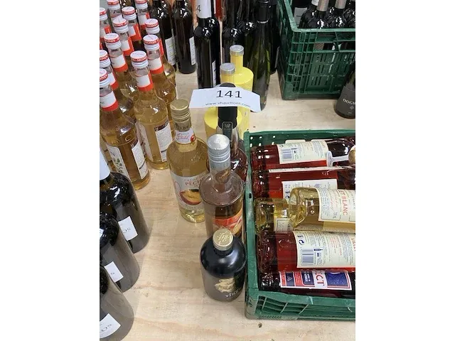 8 diverse flessen dranken - afbeelding 1 van  3