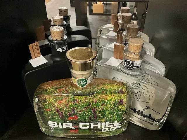 8 diverse flessen gin sir chill - afbeelding 5 van  5