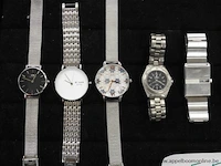 8 diverse horloges w.o. dw, breda, binbond, burton, guess e,z - afbeelding 2 van  4