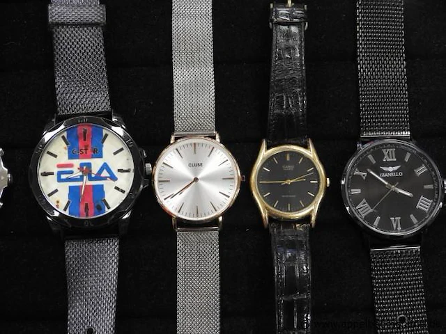 8 diverse horloges w.o. hilfiger, casio, cluse, michael kors, gianello, enz - afbeelding 3 van  4